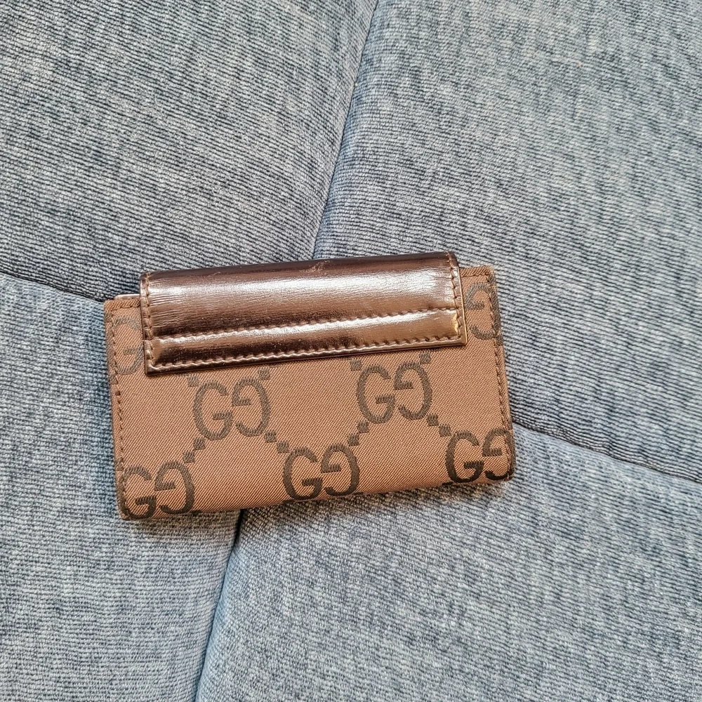 Gucci GG Canvas and Leather Key Holder.. Pristine!!!